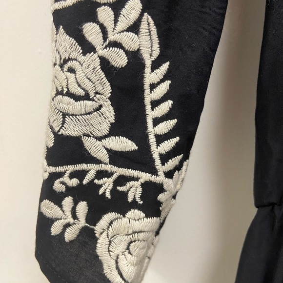 Love Tree black romper womens size large  white embroidered flowers - Picture 6 of 12